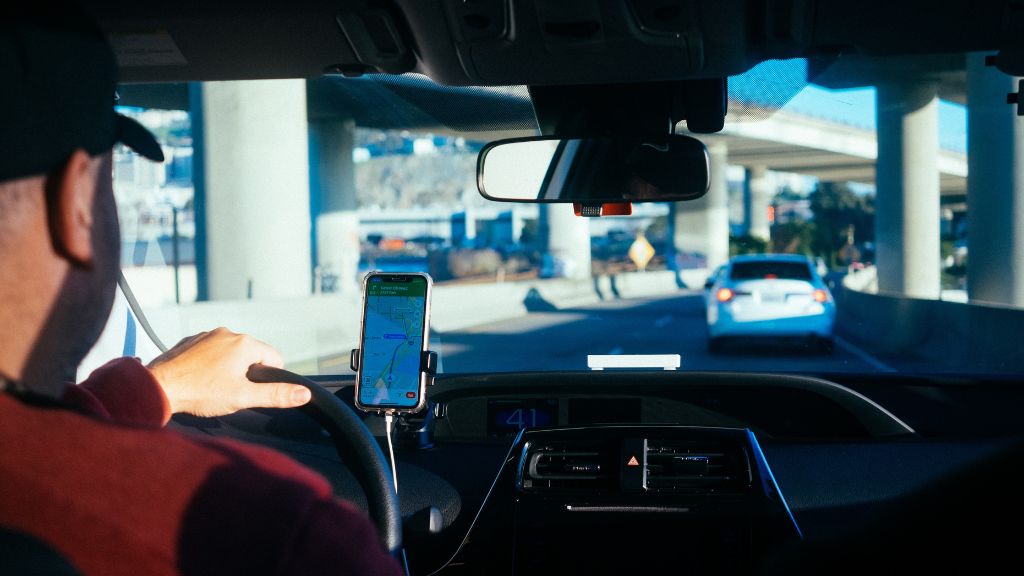 Na corrida pela entrega: uberização do trabalho e saúde mental